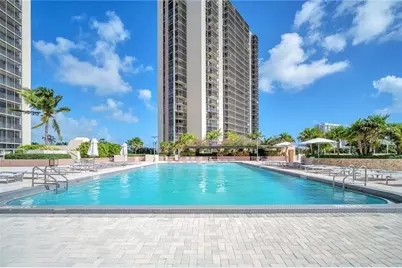 20301 W Country Club Dr, Unit #1222, Aventura, FL 33180 - Photo 2