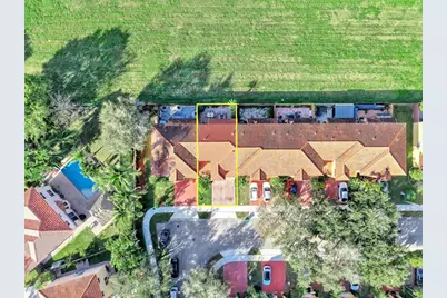 251 W Forest Oak Cir, Davie, FL 33325 - Photo 2