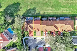 251 W Forest Oak Cir, Davie, FL 33325 - Photo 2