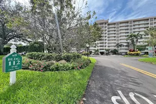 3510 Oaks Way, Pompano Beach, FL 33069 - Photo 2