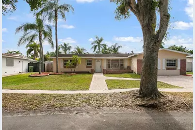 10430 NW 19th St, Pembroke Pines, FL 33026 - Photo 2