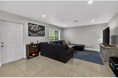 348 NW 40th Ct, Oakland Park, FL 33309 - Photo 2