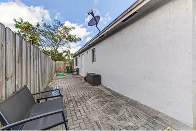 348 NW 40th Ct, Oakland Park, FL 33309 - Photo 28