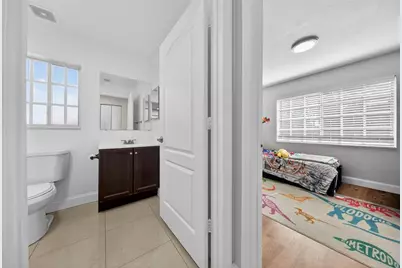 348 NW 40th Ct, Oakland Park, FL 33309 - Photo 22