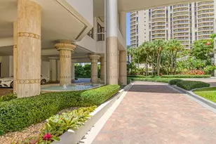 20185 E Country Club Dr, Miami, FL 33180 - Photo 32