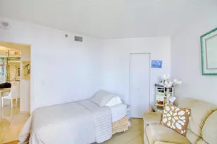 20185 E Country Club Dr, Miami, FL 33180 - Photo 24