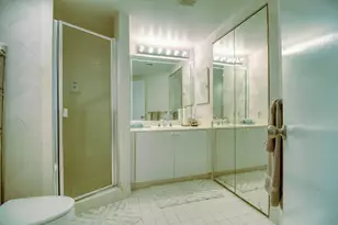 20185 E Country Club Dr, Miami, FL 33180 - Photo 20