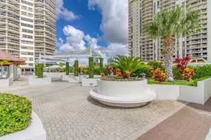 20185 E Country Club Dr, Miami, FL 33180 - Photo 46