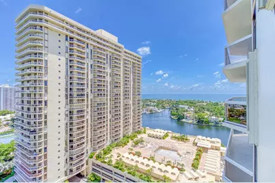 20185 E Country Club Dr, Unit #1709, Miami, FL 33180 - Photo 4