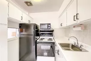 815 SW 10th Terrace, Hallandale Beach, FL 33009 - Photo 10