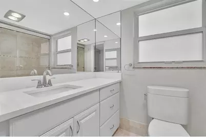 3800  Oaks Clubhouse Dr, Unit #201, Pompano Beach, FL 33069 - Photo 18