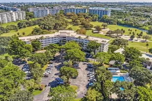 3800 Oaks Clubhouse Dr, Pompano Beach, FL 33069 - Photo 12