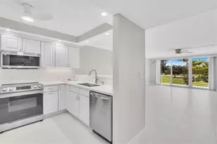 3800 Oaks Clubhouse Dr, Pompano Beach, FL 33069 - Photo 6