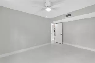 3800 Oaks Clubhouse Dr, Pompano Beach, FL 33069 - Photo 14