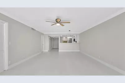 3800  Oaks Clubhouse Dr, Unit #201, Pompano Beach, FL 33069 - Photo 10