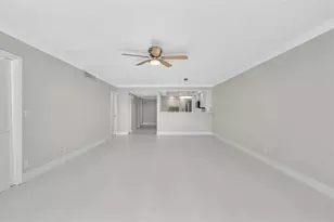 3800 Oaks Clubhouse Dr, Pompano Beach, FL 33069 - Photo 10