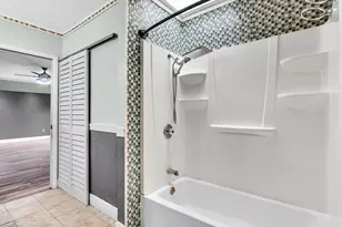 8111 SW 24th St, North Lauderdale, FL 33068 - Photo 24