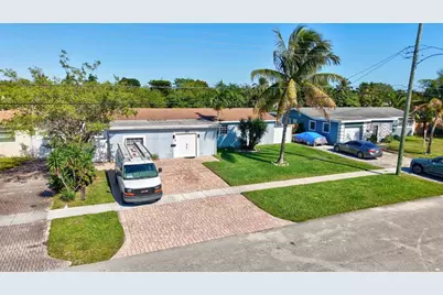 401 NW 39th St, Deerfield Beach, FL 33064 - Photo 1