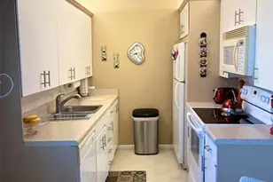 1001 Newport G, Deerfield Beach, FL 33442 - Photo 14