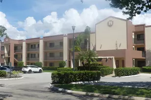 10657 W Clairmont Cir, Tamarac, FL 33321 - Photo 8