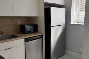 313 Gardens Dr, Pompano Beach, FL 33069 - Photo 2