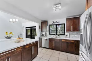 400 NW 98th Ave, Pembroke Pines, FL 33024 - Photo 10