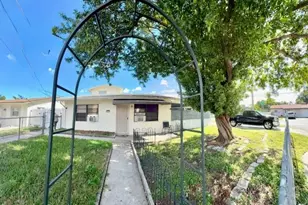 271 SW 11th Ave, Hallandale Beach, FL 33009 - Photo 2