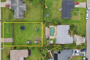 313 SW Thornhill Dr, Port Saint Lucie, FL 34984 - Photo 2