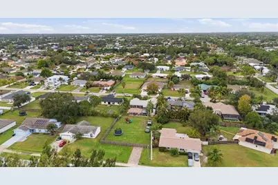 313 SW Thornhill Dr, Port Saint Lucie, FL 34984 - Photo 6