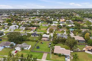 313 SW Thornhill Dr, Port Saint Lucie, FL 34984 - Photo 6