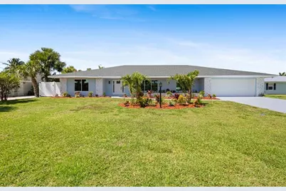 1709  Rio Vista Dr, Fort Pierce, FL 34949 - Photo 2