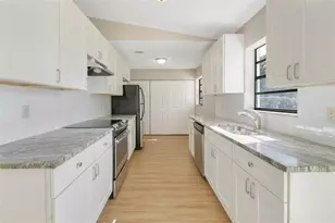 516 SW Buswell Ave, Port Saint Lucie, FL 34983 - Photo 10