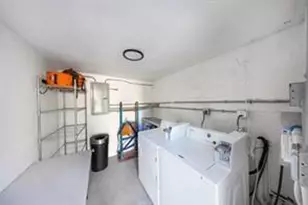 720 NE 7th St, Hallandale Beach, FL 33009 - Photo 16