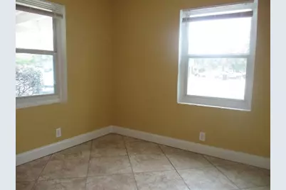 800 NW 15th Ter, Fort Lauderdale, FL 33311 - Photo 6