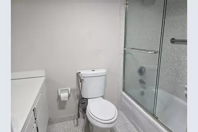 605  Oaks Dr, Unit #405, Pompano Beach, FL 33069 - Photo 12