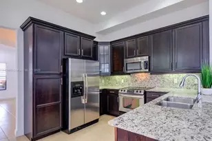 8362 NW 39th Ct, Pembroke Pines, FL 33024 - Photo 8