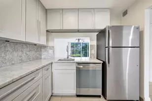 9430 Poinciana Pl, Davie, FL 33324 - Photo 8