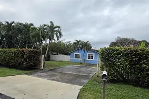 1649 SW 28th Terrace, Fort Lauderdale, FL 33312 - Photo 2