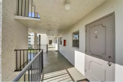 9235  Lagoon Pl, Unit #308, Davie, FL 33324 - Photo 4