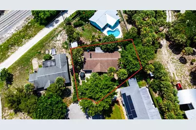 4646 NE Dudley Cir, Jensen Beach, FL 34957 - Photo 4