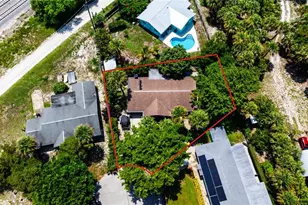 4646 NE Dudley Cir, Jensen Beach, FL 34957 - Photo 4