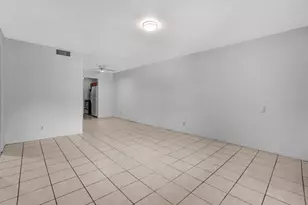 2424 NW 39th Wy, Lauderdale Lakes, FL 33311 - Photo 24