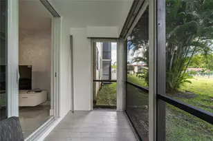 9523 S Hollybrook Lake Dr, Pembroke Pines, FL 33025 - Photo 22