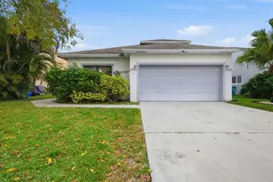 94 Magnolia Cir, Boynton Beach, FL 33436 - Photo 2