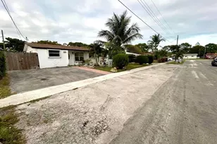 2441 NW 13th St, Pompano Beach, FL 33069 - Photo 4