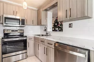 2711 NW 24th Ct, Fort Lauderdale, FL 33311 - Photo 14