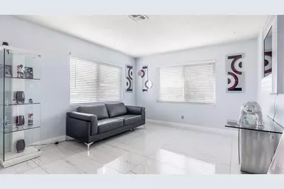 2711 NW 24th Ct, Fort Lauderdale, FL 33311 - Photo 18