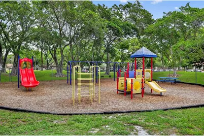 2312 S Cypress Bend Dr, Unit #405, Pompano Beach, FL 33069 - Photo 24