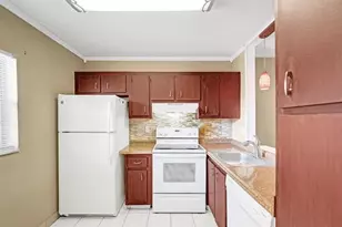 9235 Lagoon Pl, Davie, FL 33324 - Photo 4