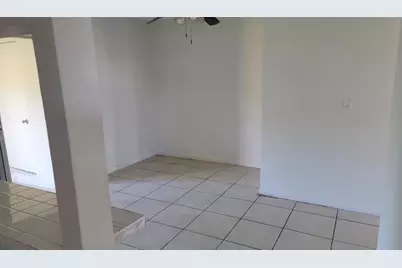 609 SW 79th Ter, North Lauderdale, FL 33068 - Photo 10